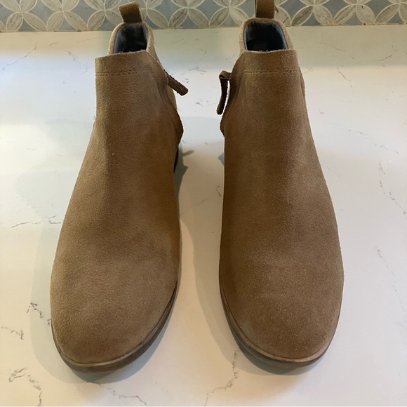 Toms Boots Womens US 9 Deia Ankle Booties Brown Suede Side Zip Heels 10014697 - Picture 3 of 13
